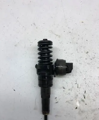 Volkswagen Golf Plus Fuel injector 038130073AG 0414720215