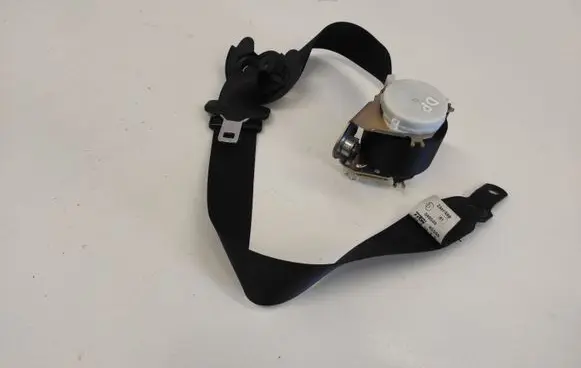 BMW X3 E83 Front seatbelt