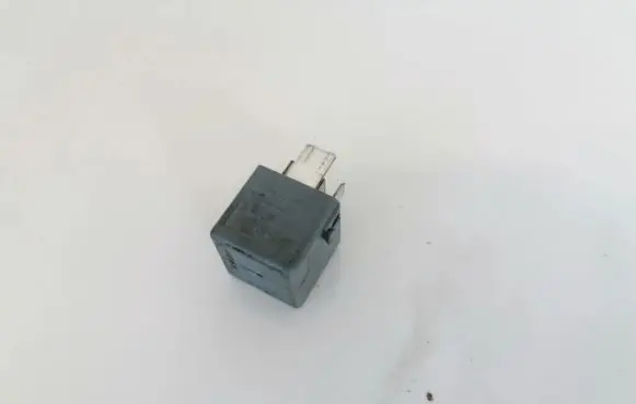 Mercedes-Benz ML W164 Other relay a0025422619 v23134-j52-x3641