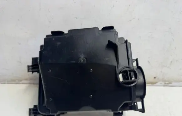 Peugeot 5008 II Fuse box cover 9804681780