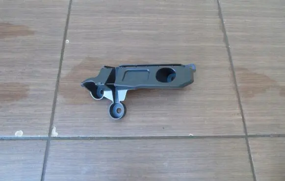 Citroen C3 Rear bumper mounting bracket 9813361580