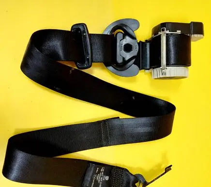 Volkswagen Touran I Third row seat belt 33036387