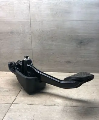 Mercedes-Benz E W213 Brake pedal A2052920007