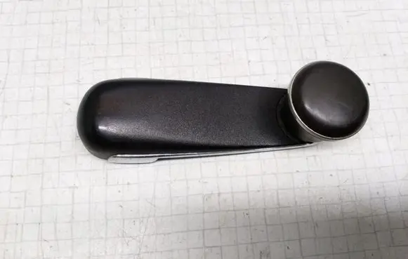 Mercedes-Benz C W202 Rear door window winding handle 2027680036