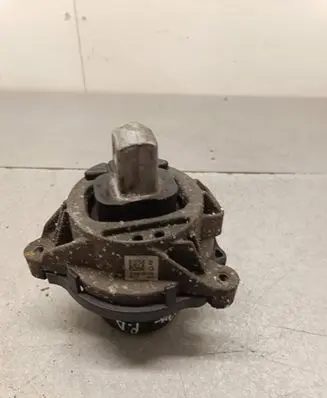 Engine mount bracket