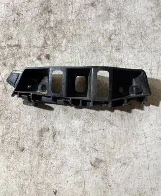 Volkswagen Touareg II Front bumper mounting bracket 7P6807184F