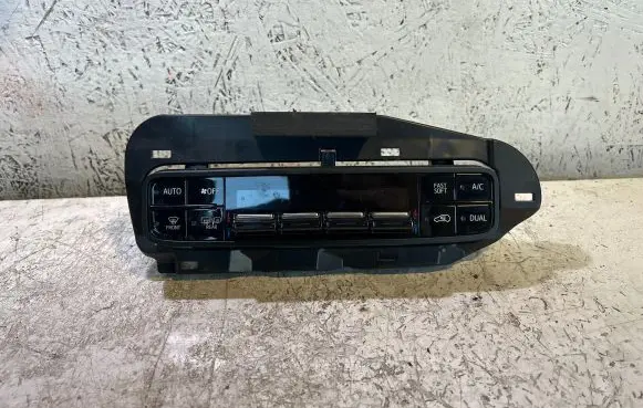 Toyota Auris E180 Climate control unit 5546802030