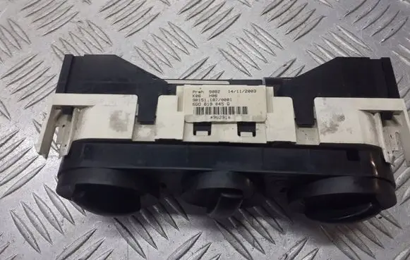 Volkswagen Polo IV 9N3 Interior fan control switch 6Q0819045Q