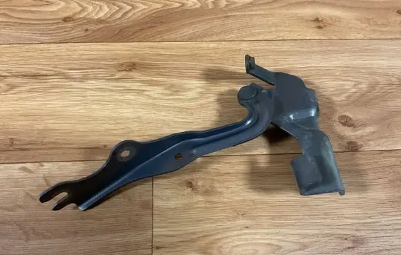 Mazda 3 I Engine bonnet/hood hinges 