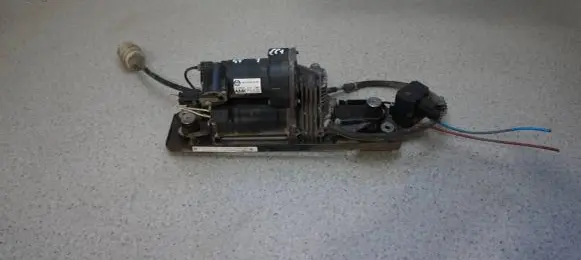 BMW 5 E60 E61 Air suspension compressor/pump 6777827