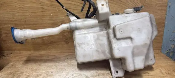 Volvo V40 Windshield washer fluid reservoir/tank 31276094