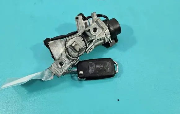 Volkswagen Touran I Ignition lock 1K0905851B IMPRK1555226