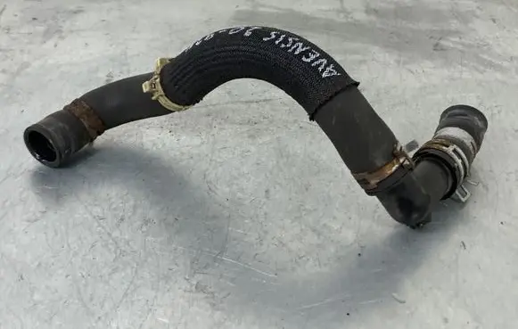 Toyota Avensis T270 Engine coolant pipe/hose