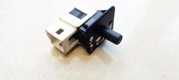 Mercedes-Benz E W211 Front door sensor 2028209410