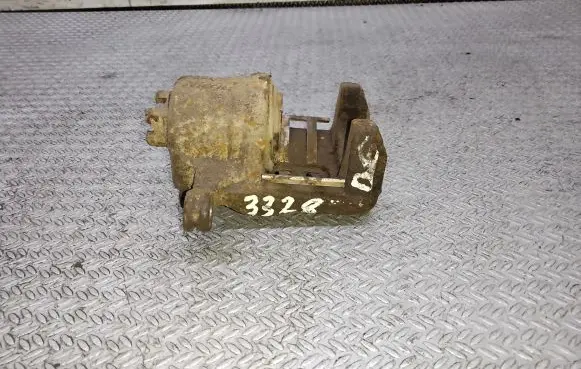 Honda CR-V Rear brake caliper
