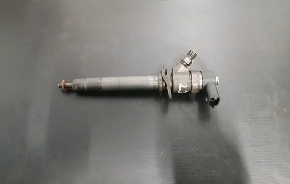 Volvo XC90 Fuel injector 8928EVF