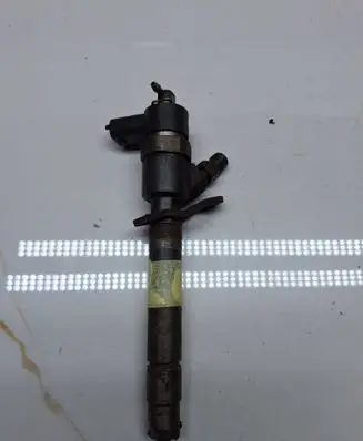 Volvo XC70 Fuel injector 30750283