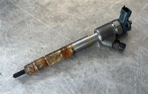 Peugeot 5008 II Fuel injector 9828959880
