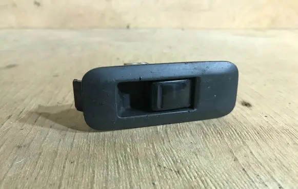 Nissan Primera Electric window control switch 25411AV600