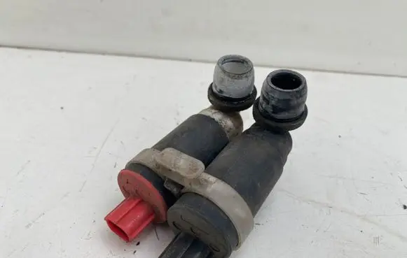 Toyota Avensis T220 Windscreen/windshield washer pump