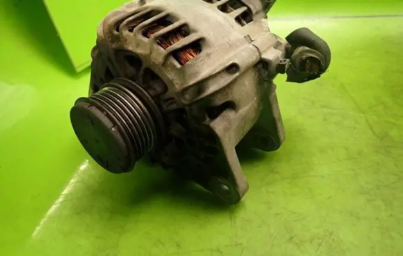 KIA Venga Generator/alternator 373002A500120A