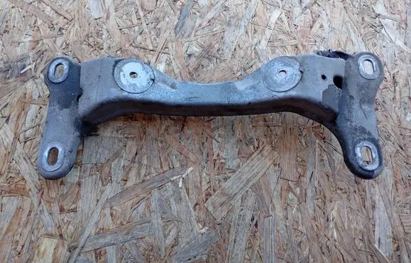 BMW 1 E81 E87 Gearbox mounting bracket 6771064