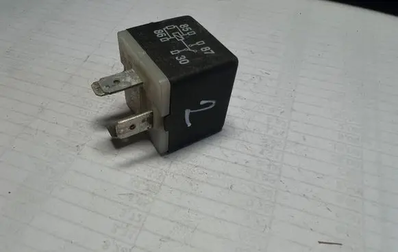 Audi A4 S4 B5 8D Other relay 431951253H