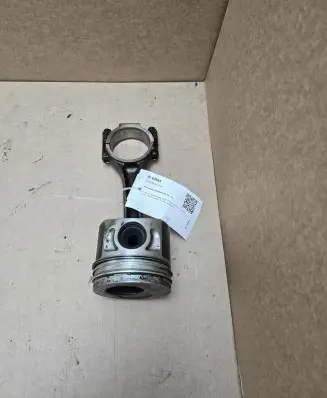 Volkswagen PASSAT B6 Piston 