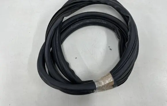 Peugeot Bipper Front door rubber seal