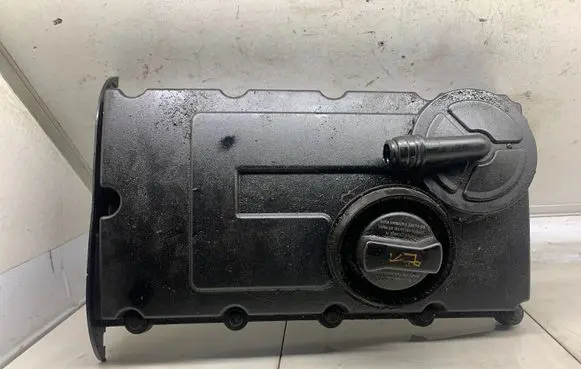 Volkswagen Touran I Rocker cam cover 03G103475