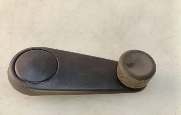 Mitsubishi Pajero Sport I Front door window winding handle MB546569