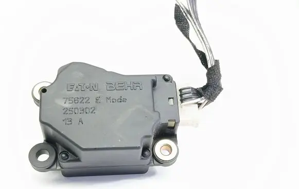 Volvo S80 Air flap motor/actuator 75622E 250302