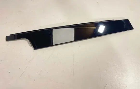 BMW X5 G05 Front door glass trim molding 7429387