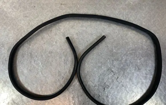 Nissan X-Trail T33 Rear door rubber seal (on body) 