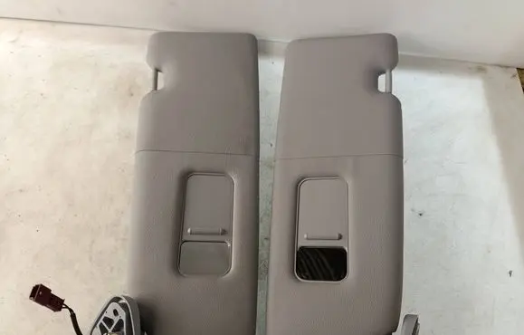 BMW 1 E81 E87 Sun visor 1010472400 1010472300