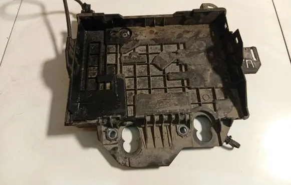 Renault Clio III Battery box tray 8200314273