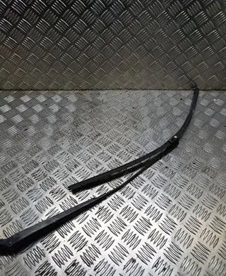 Windshield/front glass wiper blade