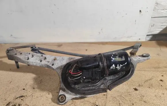 Front wiper linkage and motor