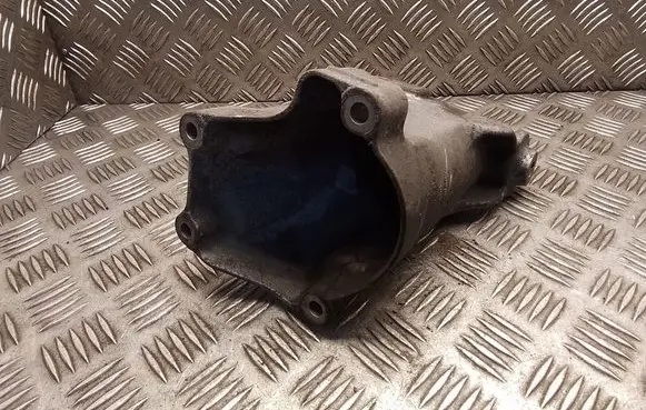 Mercedes-Benz Vito Viano W639 Engine mounting bracket A6512234404