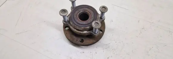 Volkswagen PASSAT B6 Front wheel hub