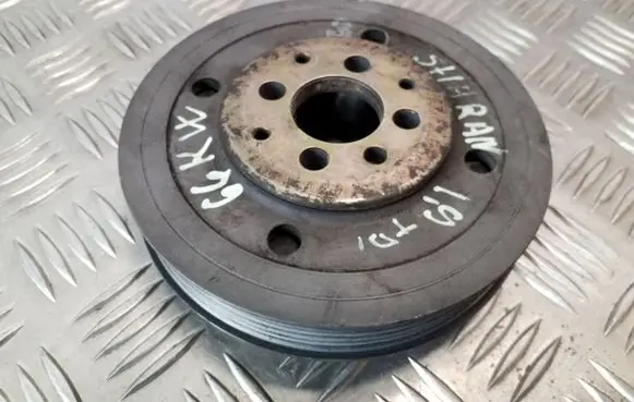 Seat Alhambra (Mk1) Crankshaft pulley 038105243
