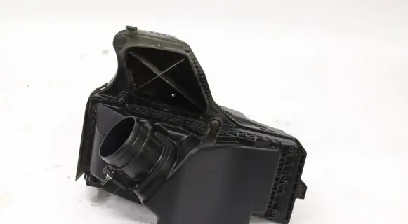 Audi A4 S4 B8 8K Air filter box cover 8R0133835E