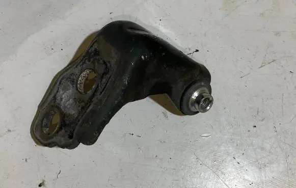 Ford Mustang VI Front door lower hinge 122811