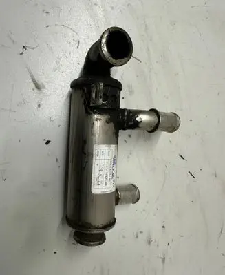 Ford Focus EGR valve cooler 3M5Q9F464BC VP1U3H9P445BB