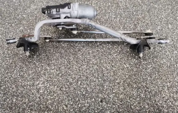Toyota Urban Cruiser (XP110) Front wiper linkage 