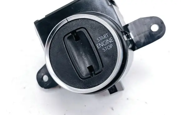Volkswagen Touareg II Ignition lock 7P6905843C 33305201