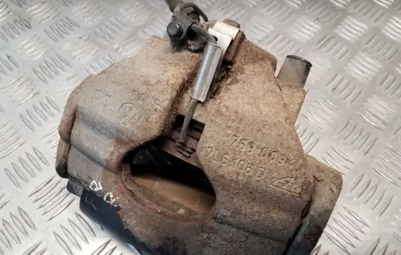 Volkswagen Touareg I Front brake caliper 7L6106D