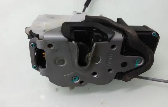 Opel Insignia A Front door lock 