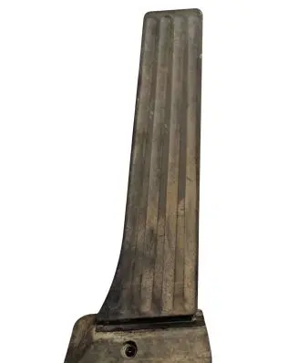 Accelerator throttle pedal