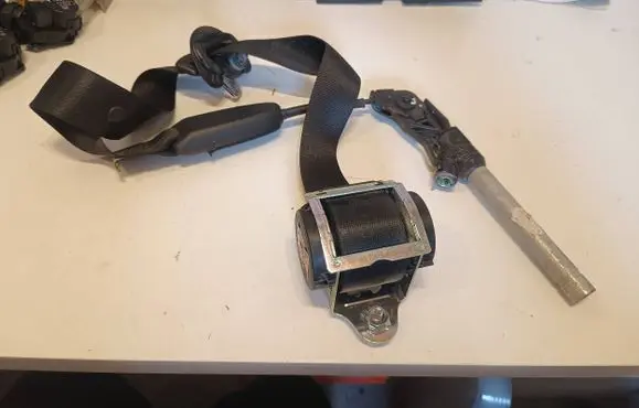 BMW 5 E60 E61 Front seatbelt 601629800 040729 60489300